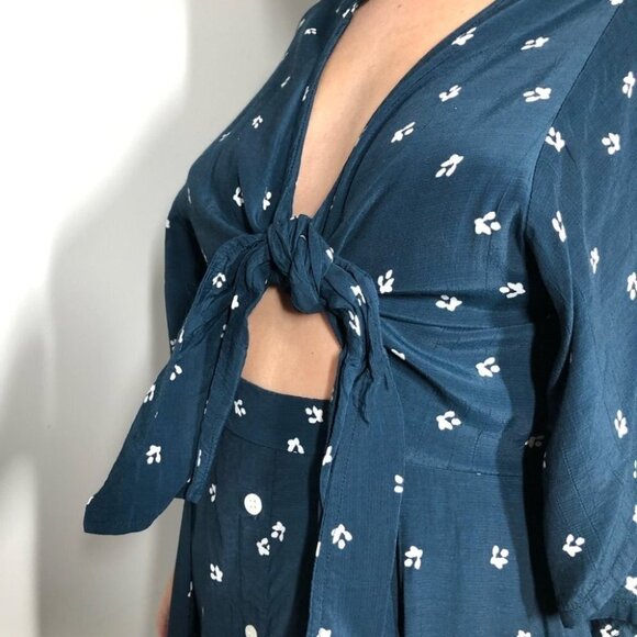 FAITHFULL the Brand Farrah Tie Front Midi Dress Navy Blue with White Dot… - Picture 6 of 16